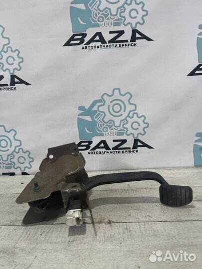 Педаль тормоза Renault Duster