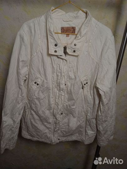 Ветровка женская