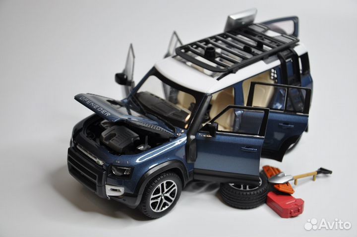 Модель автомобиля Land Rover Defender металл