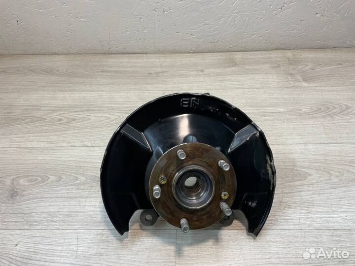 Кулак передний левый Honda Civic 4D 1.8