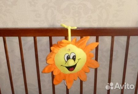 Музыкальная игрушка в кроватку