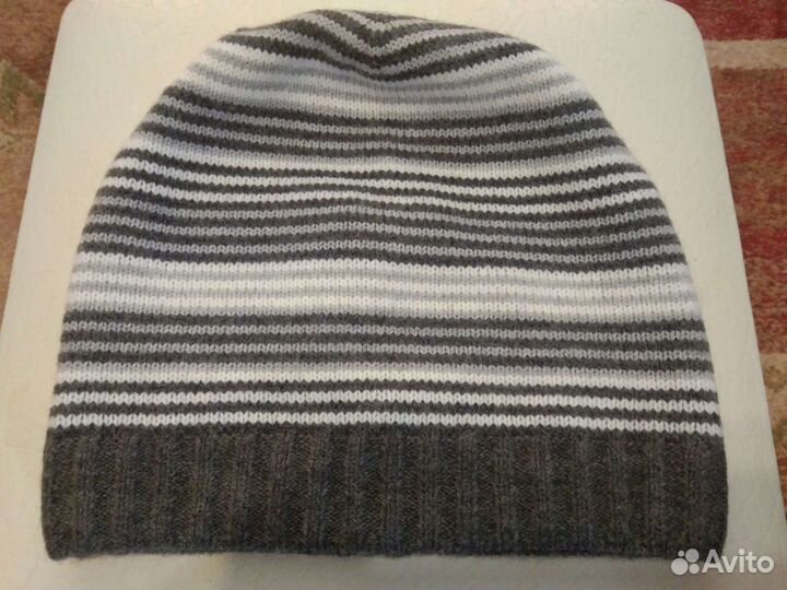Шапка серая и белый шарфик