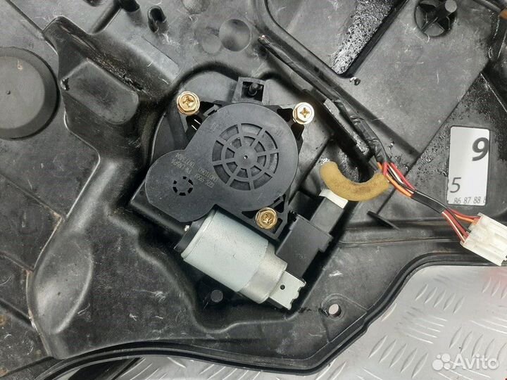 Стеклоподъемник электрический задний правый Mazda