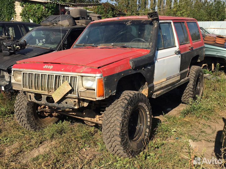 Jeep Cherokee XJ в разборе