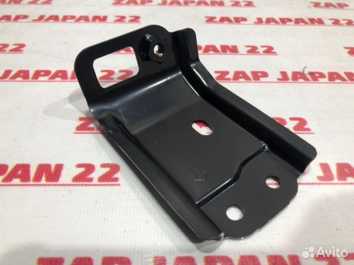 Крепление бампера заднее Toyota Land Cruiser 200