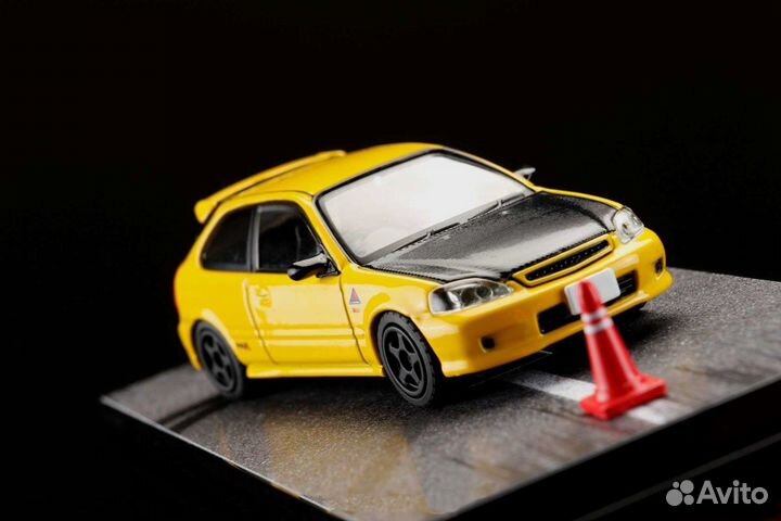Коллекционная машинка 1:64 Civic из Initial D