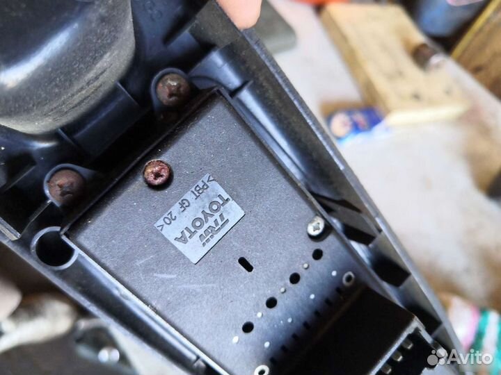 Блок кнопок стеклоподъёмников Toyota avensis