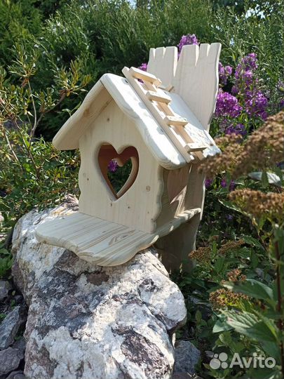 Кормушка и декор для сада