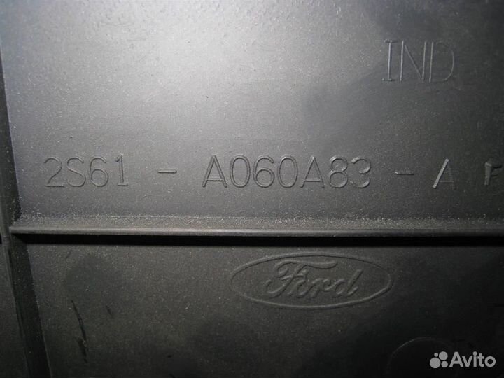 Накладка консоли передняя левая Ford Fiesta (CBK)