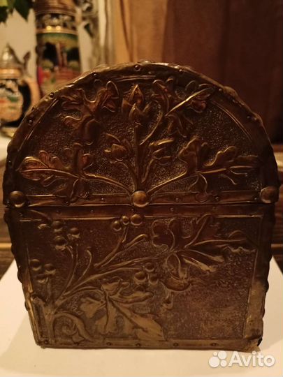 Сундук-шкатулка латунь чеканка