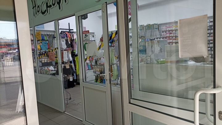 Торговая площадь рядом с входом 21.8 м²