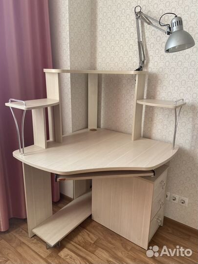 Компьютерный угловой стол