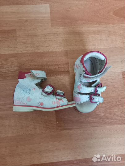 Сандалики на девочку