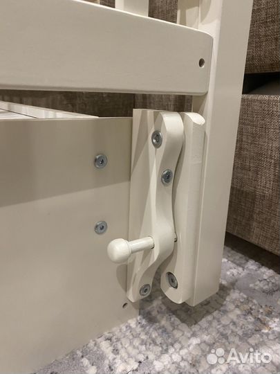 Детская кроватка с продольным маятником