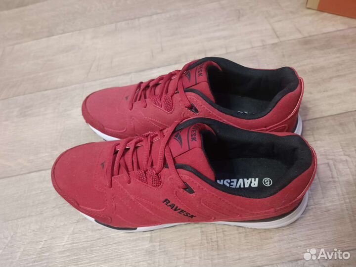 Кроссовки мужские 43 размера новые