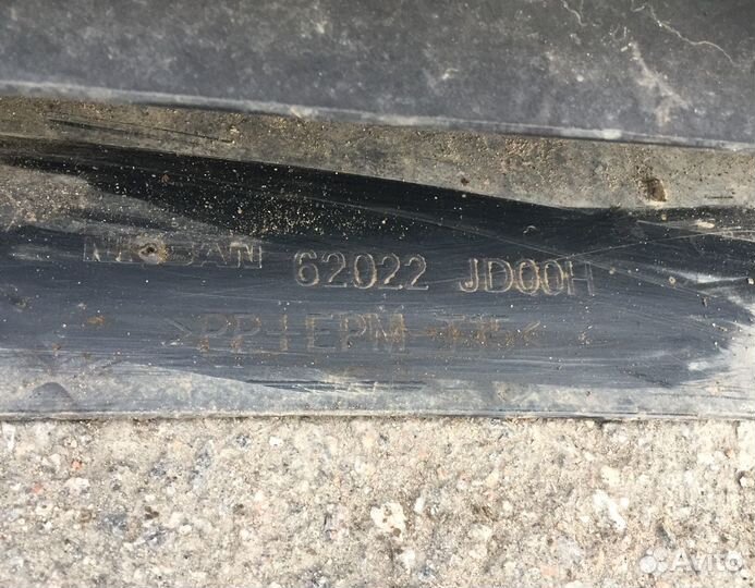 Бампер передний Nissan Qashqai красный 2007