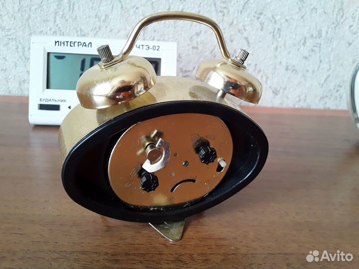 Часы будильник