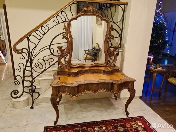 Антикварный туалетный стол 18-й век