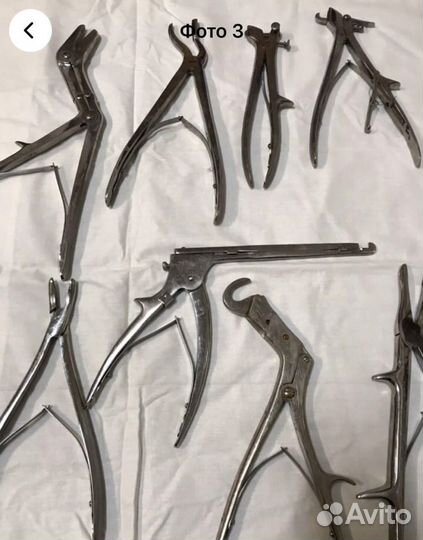 Пинцет медицинский и другой мед инструмент