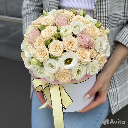 Нежная шляпная коробка розы №580