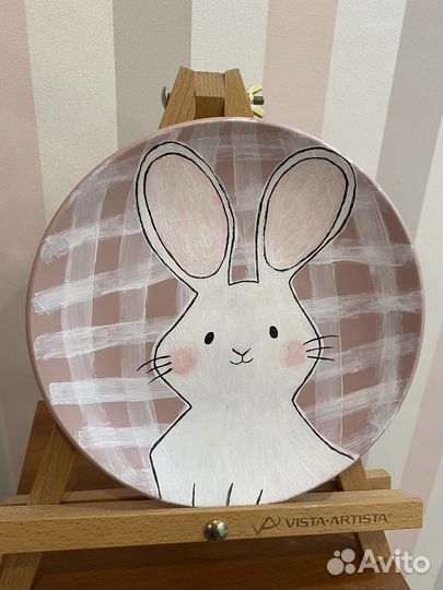 Декоративная тарелка ручной работы с кроликом