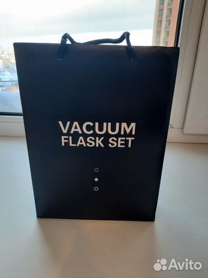 Термос с тремя кружками