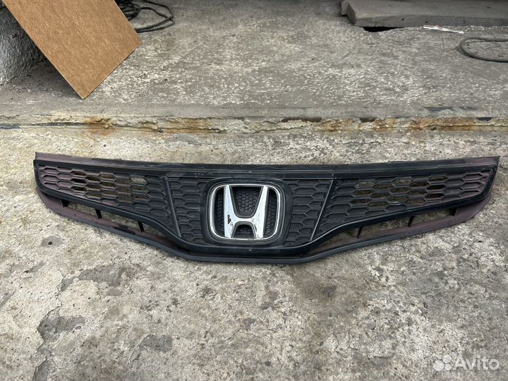 Решетка радиатора Honda Fit
