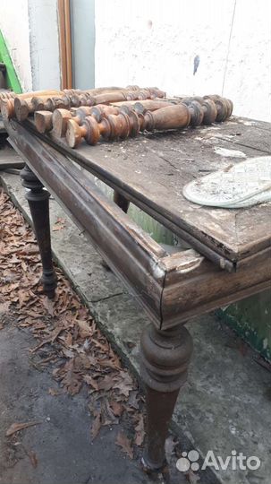 Старинный игровой стол