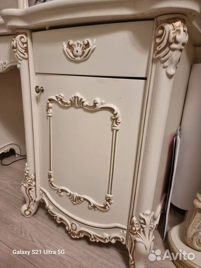 Туалетный столик с зеркалом бу