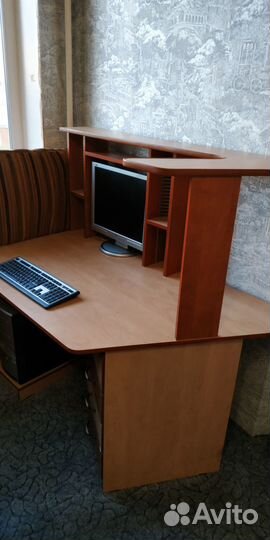 Продам компьютерный стол