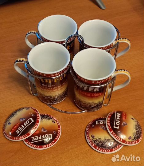 Набор кружек с крышками на подставке