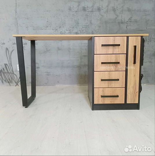 Маникюрный стол лофт