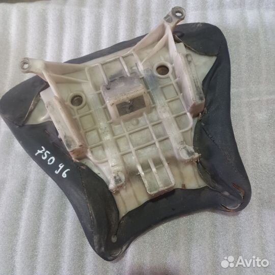 Сиденье переднее Suzuki gsxr 600/750 97-99