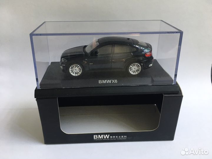 Модель автомобиля BMW 1:64 Kyosho