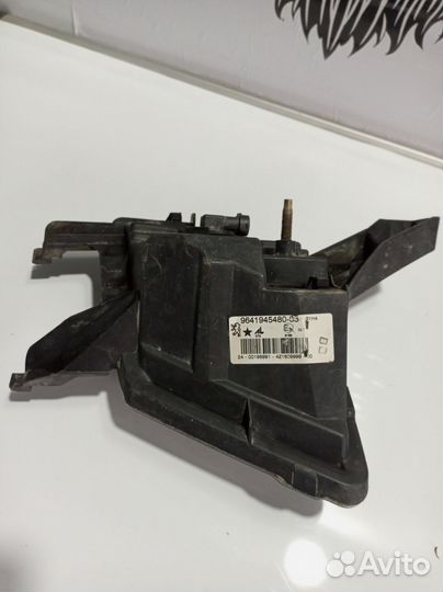 Фара противотуманная правая Peugeot 407 2005