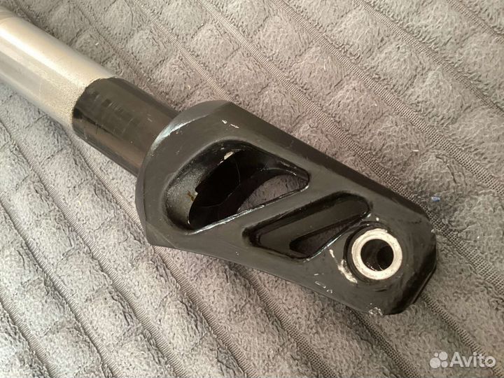 Вилка для трюкового самоката