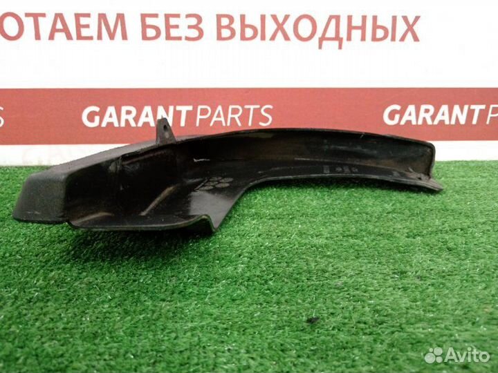 Брызговик передний левый Cadillac Cts 2