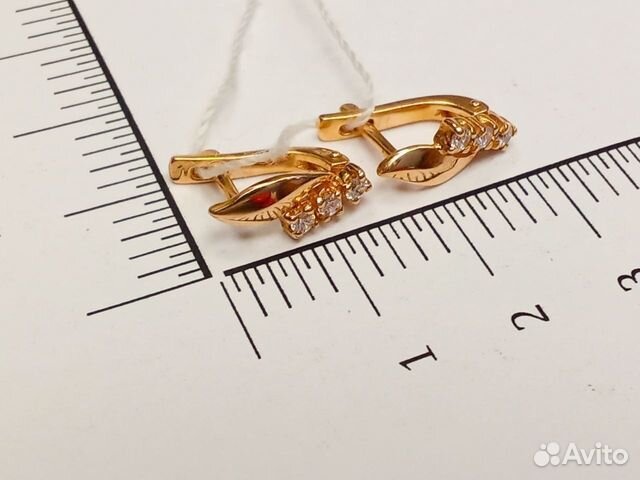 Серьги с синтетическим камнем Золото