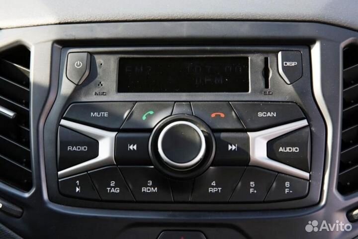 Продам кнопочную штатную магнитолу LADA Vesta