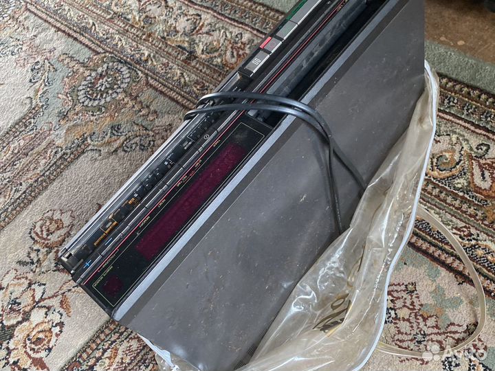 Видеомагнитофон Gold Star без пульта