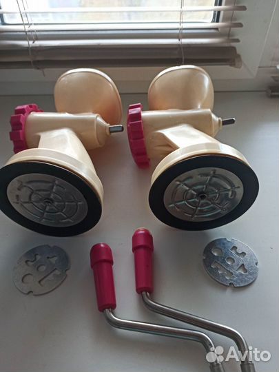 Мясорубка механическая на присоске СССР