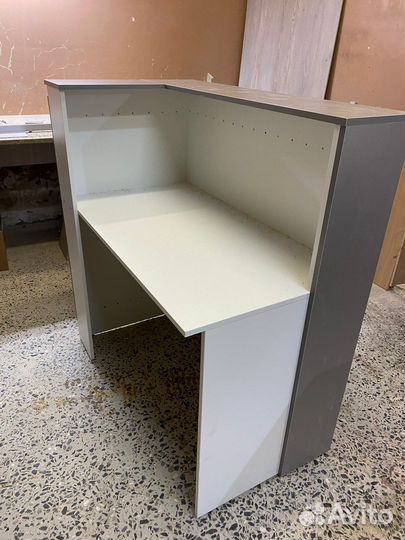 Стойка ресепшн,лаборатория