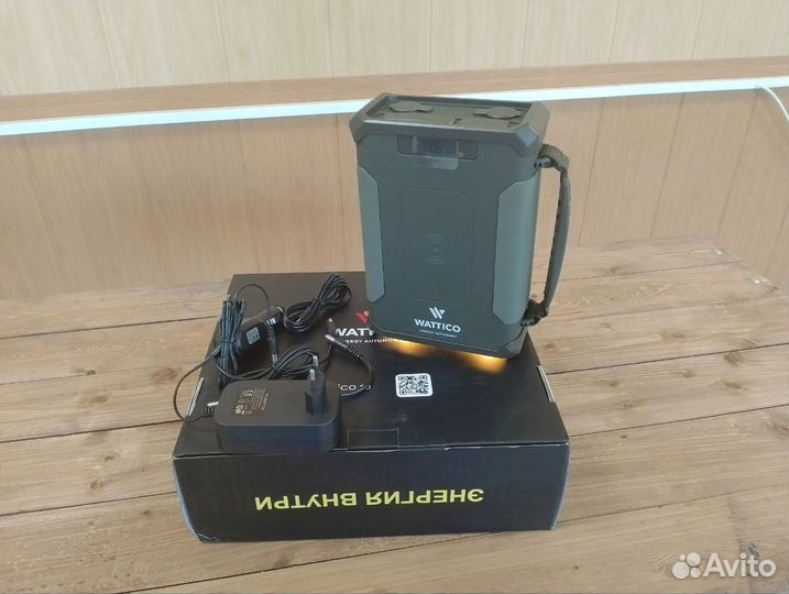 Внешний аккумулятор с автомобильной розеткой