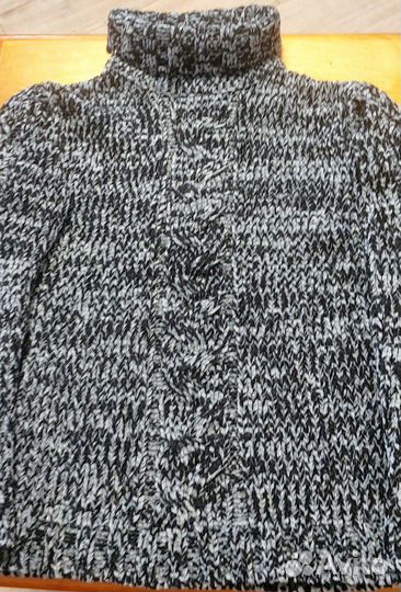 Объемный свитер женский