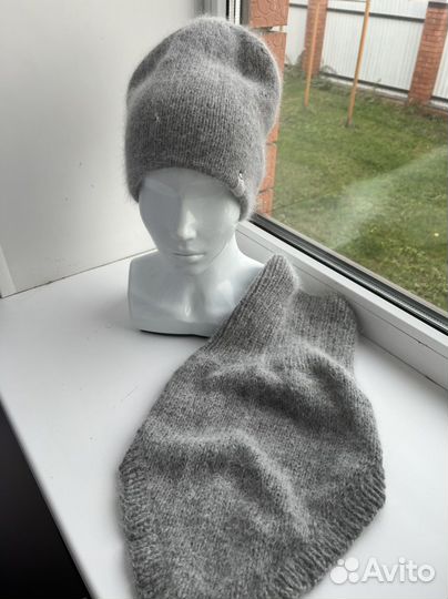 Шапка из пуха норки и снуд уголок