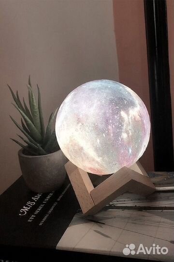 Ночник в виде луны