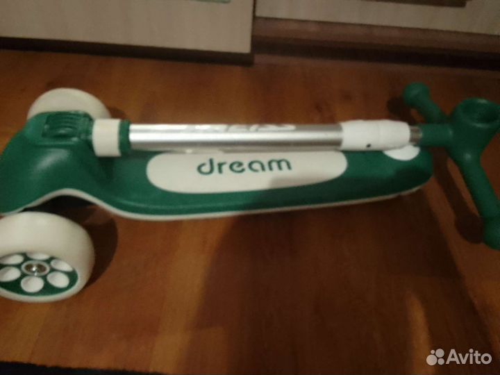 Самокат детский трехколесный новый с фонариком