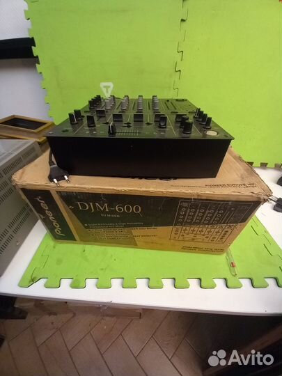 Диджейский 4-канальный микшер Pioneer DJM-600