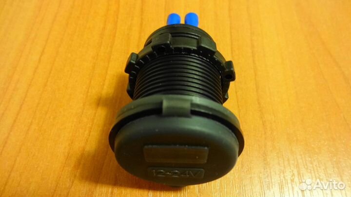 Гнездо зарядки USB c вольтметром