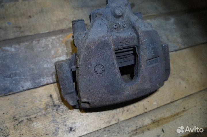 Суппорт тормозной передний Mazda 3